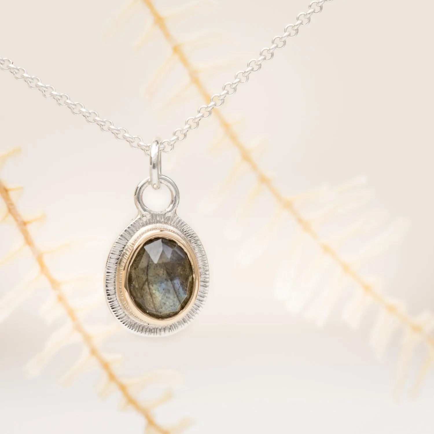 Alexandra - Labradorite pendant