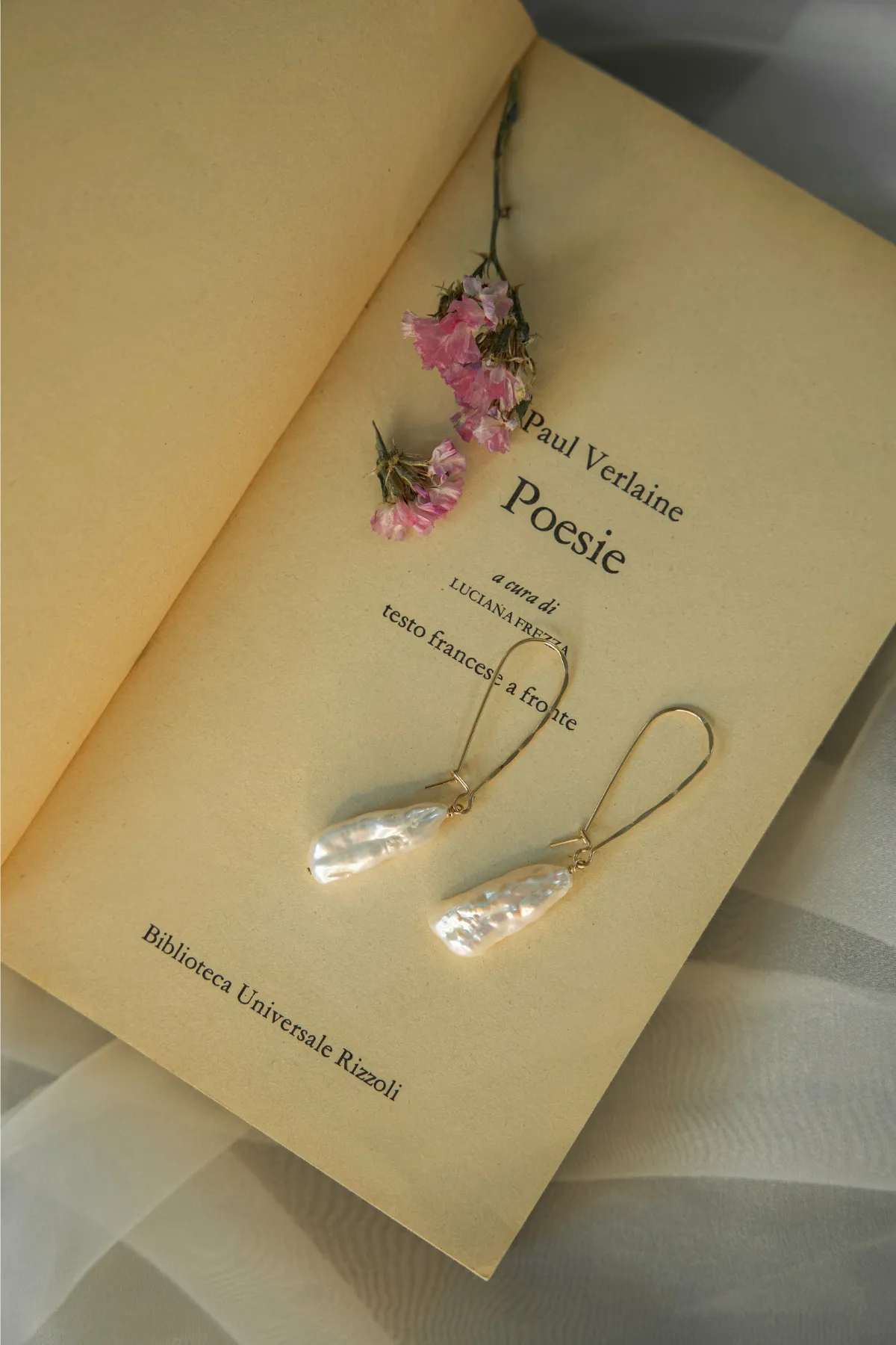 Anne Pearl Earrings