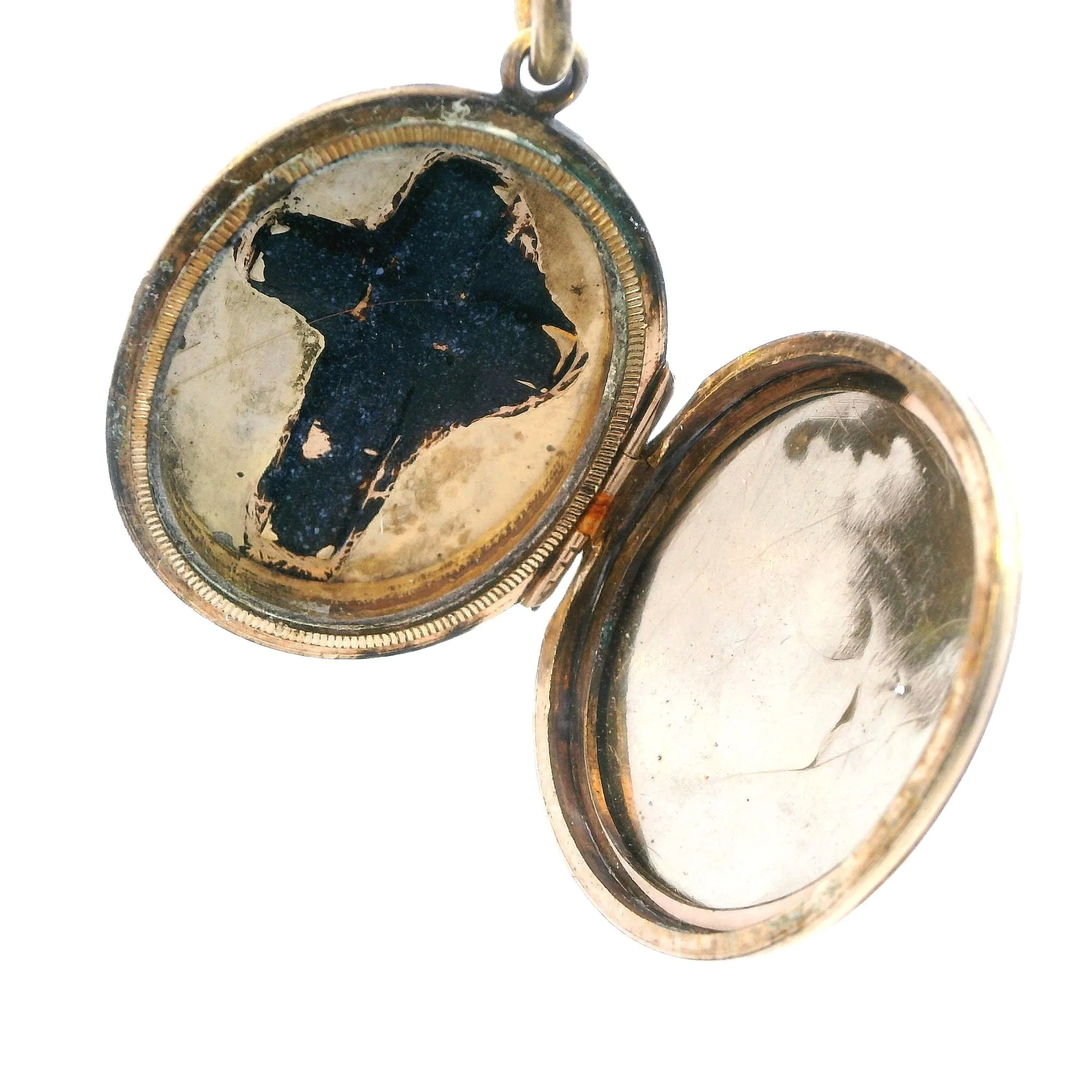 Beautiful 9ct Yellow Gold and Enamel Opening Locket - Timeless Keepsake