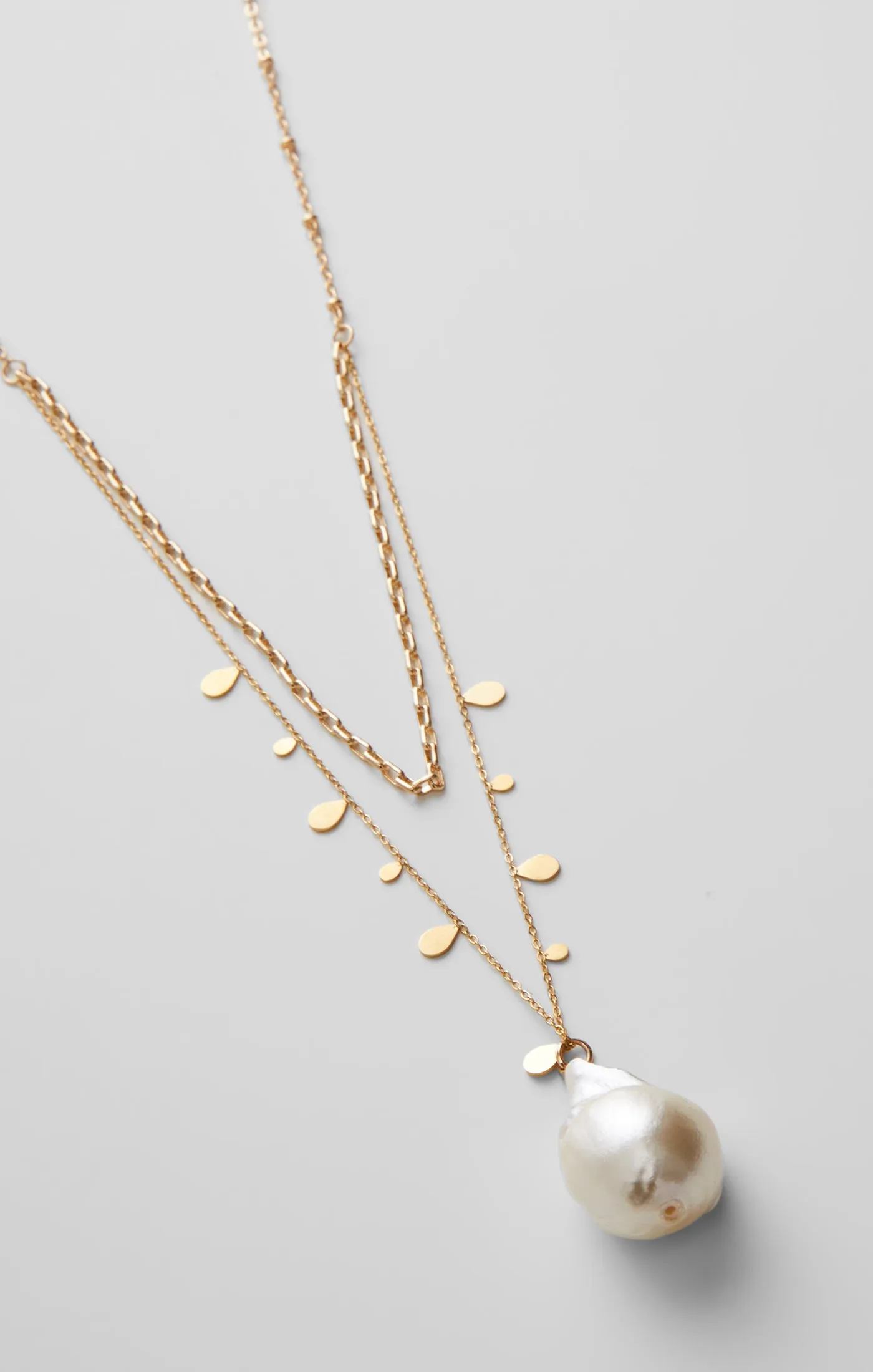 Delicate Oversized Faux Pearl Layered Necklace