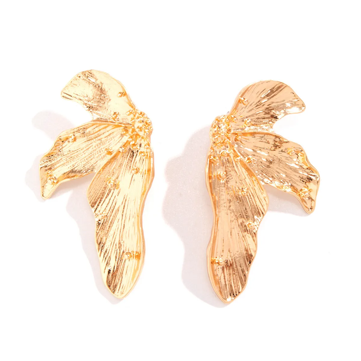 Fashionable Retro Leaf Design Earrings with Sterling Silver Needles and Alloy Material