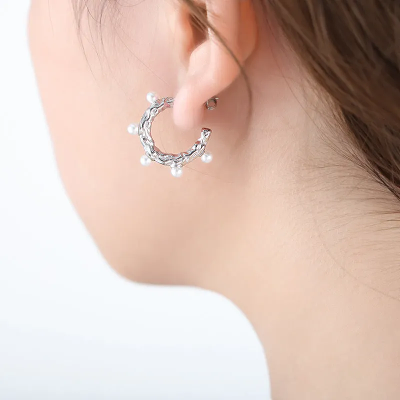 Fashionable Twist C Shape Pearl Earrings