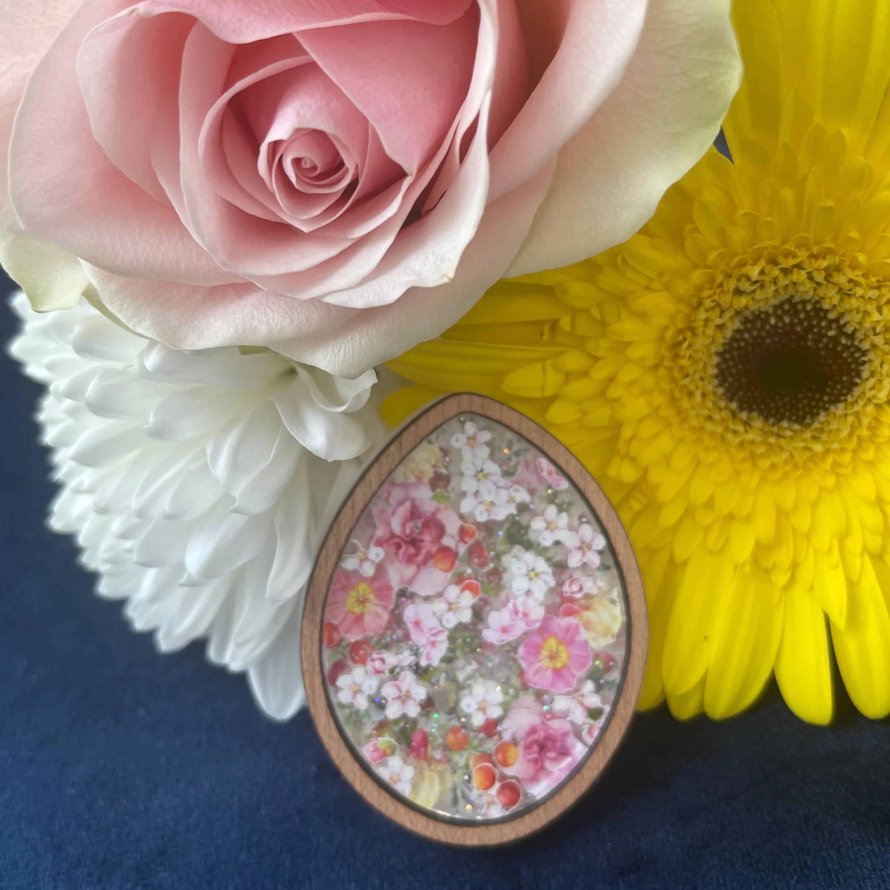 Floral egg shadow box - Brooch