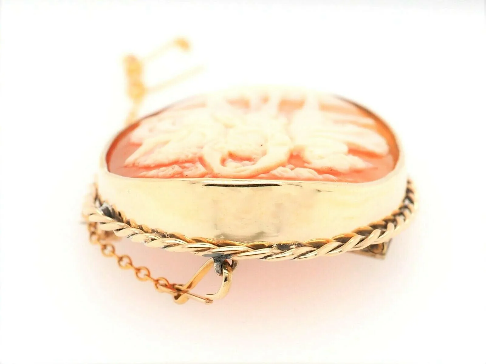 Helmet Shell Cameo & 9ct Yellow Gold Brooch Vintage Twisted Wire Surround