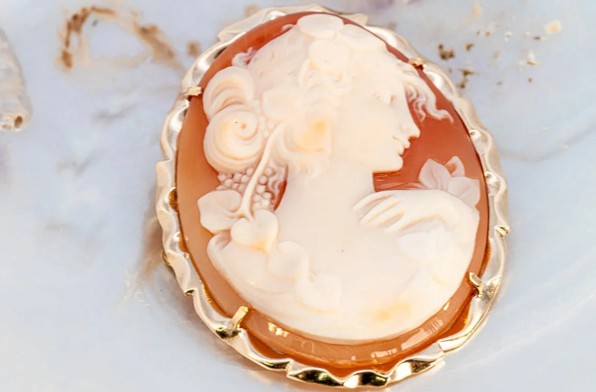 Valentine's Treasure: 14K Yellow Gold Cameo Brooch/Pendant - Elegance Redefined