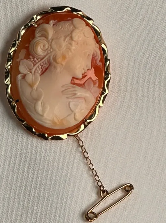 Valentine's Treasure: 14K Yellow Gold Cameo Brooch/Pendant - Elegance Redefined