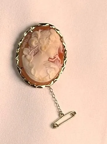 Valentine's Treasure: 14K Yellow Gold Cameo Brooch/Pendant - Elegance Redefined