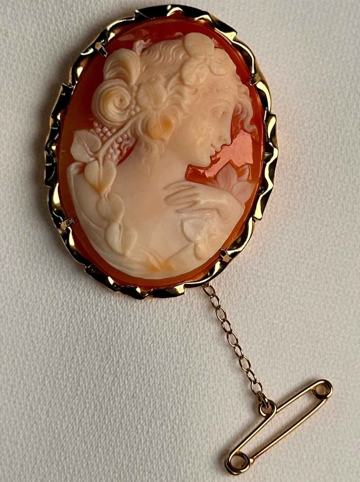 Valentine's Treasure: 14K Yellow Gold Cameo Brooch/Pendant - Elegance Redefined