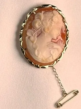 Valentine's Treasure: 14K Yellow Gold Cameo Brooch/Pendant - Elegance Redefined