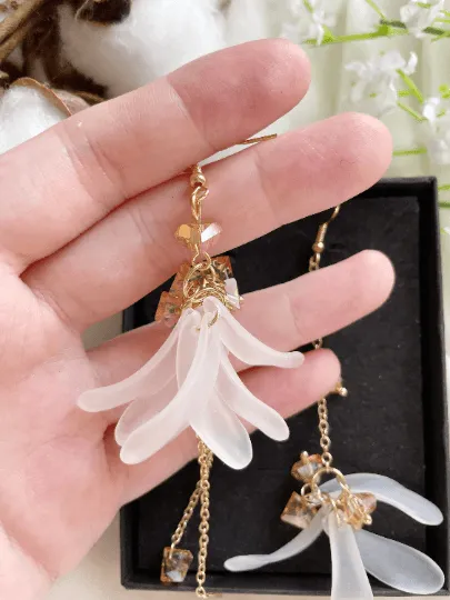 White - Daisy flower petal earrings |Kawaii cute fun flower earrings | korean art colourful dangle earrings | unique flower crystal party earrings